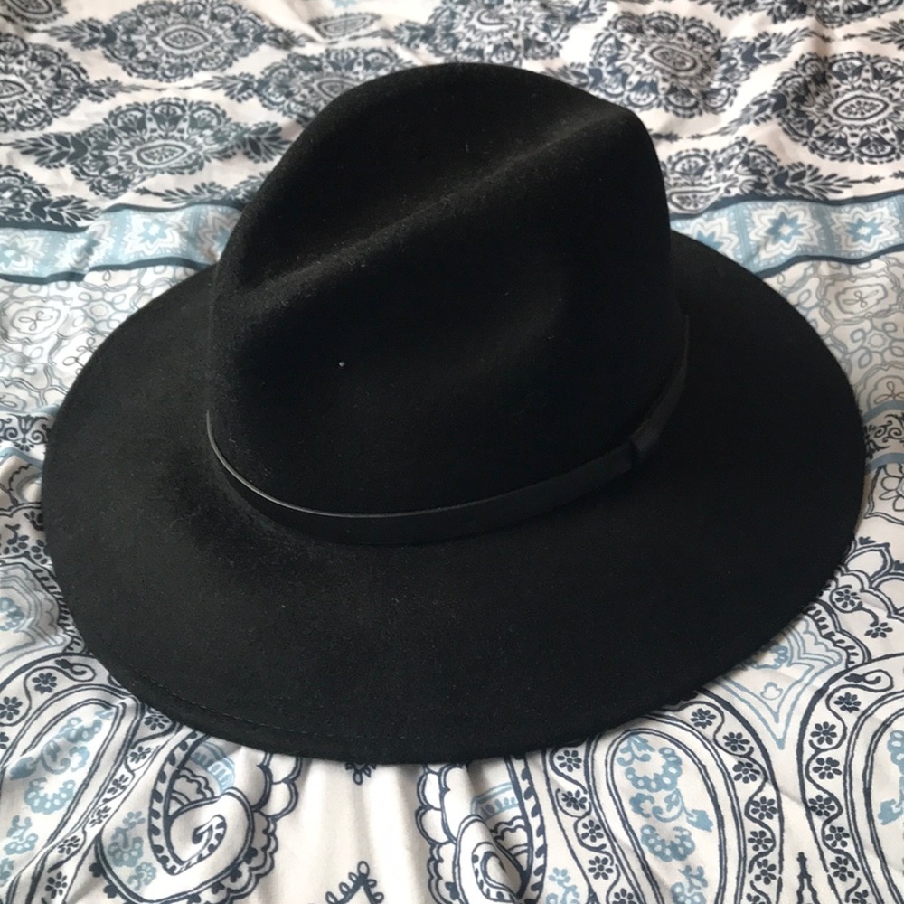 Black fedora ONLY WORN ONCE